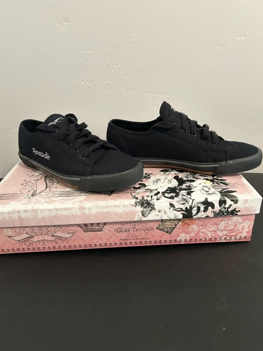 Reebok Men’s Black Low-Top Canvas Sneakers - Picture 3 of 5